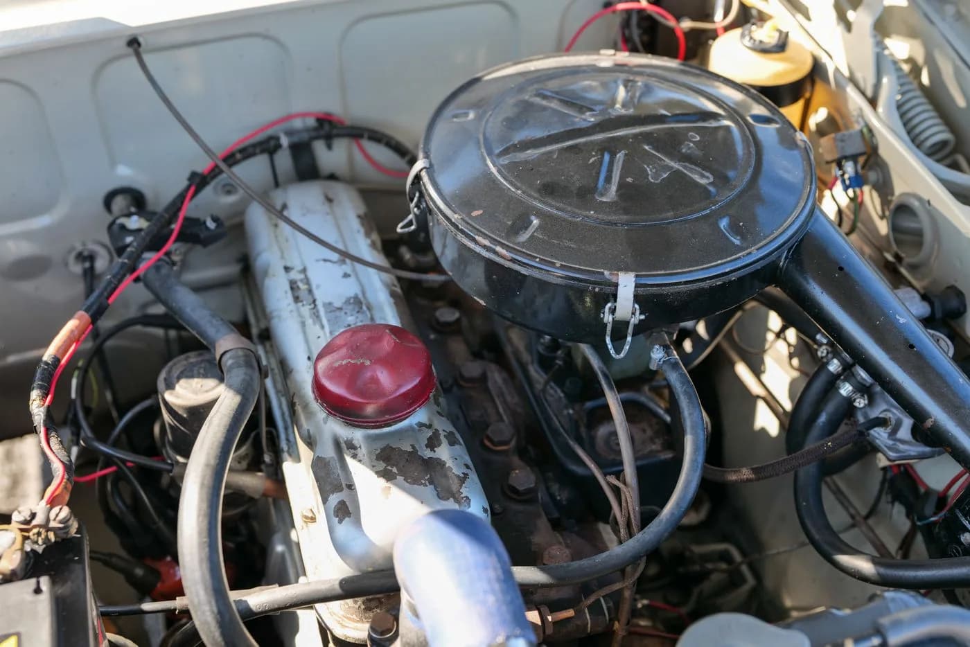Engine components — Mechanical assemblies and service interfaces.
